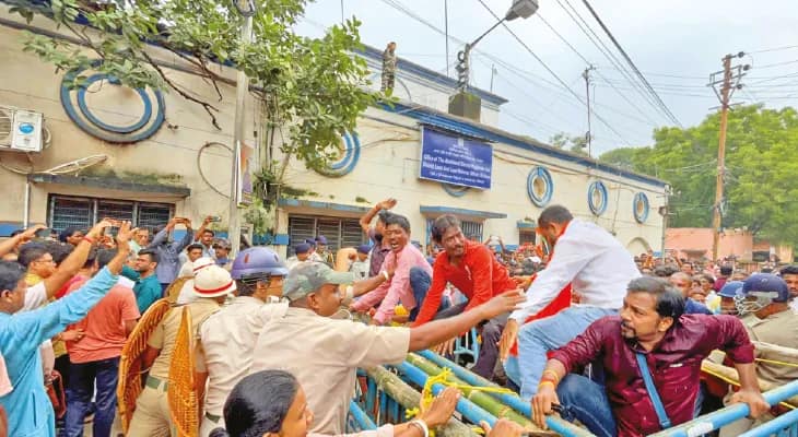 মুখ্যমন্ত্রীর ছবিতে কালি, আজ তৃণমূলের বিক্ষোভ বীরভূমজুড়ে