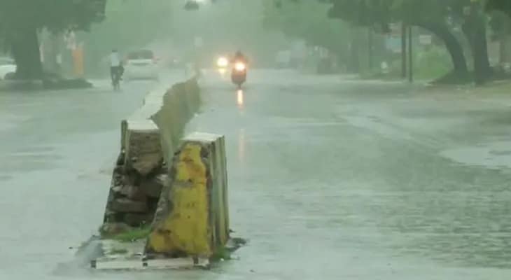 উত্তরপ্রদেশের বিভিন্ন স্থানে প্রবল বৃষ্টি
