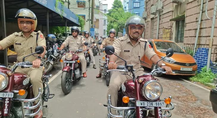 পথ নিরাপত্তা সচেতনতা বাড়ানোর লক্ষ্যে পুলিস সুপার কুমার সানি রাজের নেতৃত্বে আজ বহরমপুরে পুলিসের বাইক র‌্যালি