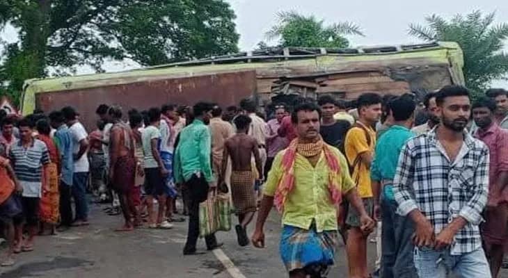 পূর্ব বর্ধমানের ভাণ্ডারহিতে আসানসোল-কৃষ্ণনগর রুটের বাস উল্টে জখম প্রায় ৪০ জন যাত্রী