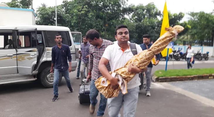 রহড়া থানার রিজেন্ট পার্ক আবাসন থেকে ১৮টি আগ্নেয়াস্ত্র ও ১ হাজার রাউন্ড গুলি সহ আটক এক