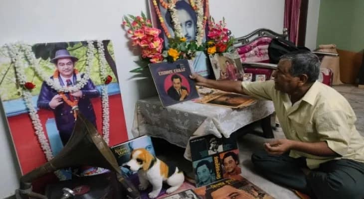 সংগ্রহে রয়েছে কিশোরের ভিটের  মাটি, গোটা বাড়ি যেন মিউজিয়াম, গায়কের স্মৃতি আগলে হাওড়ার সুপ্রিয়