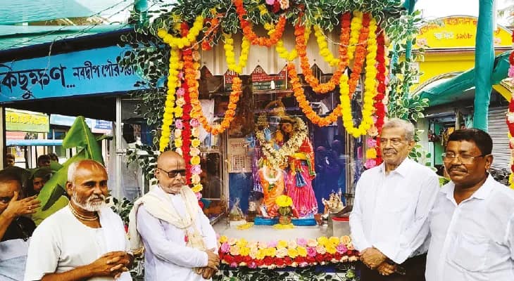 নবদ্বীপে রাধাকৃষ্ণ পুজো কমিটির পরিচালনায় শুরু হল ঝুলন মেলা