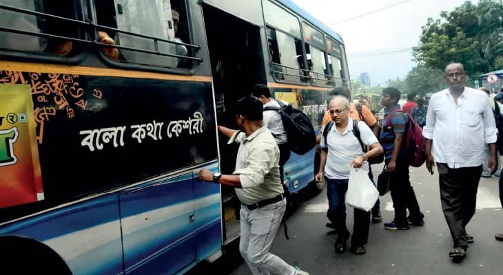 ভাড়া বাড়ুক, সরকারি বাস চাই, প্রশাসনের কাছে দাবি আম জনতার