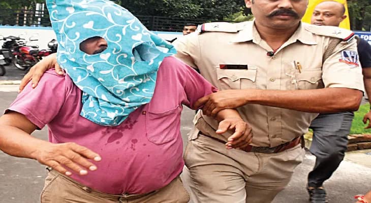 ‘কাজের লোক’! প্রতি সপ্তাহে নতুন যুবতী লিটনের ফ্ল্যাটে