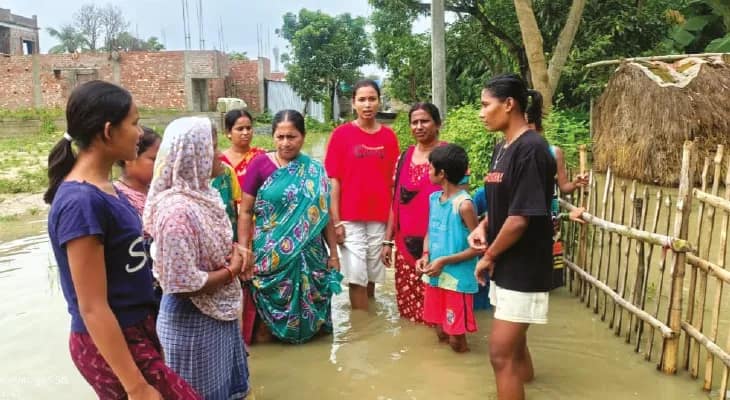 বিজেপি বিধায়কের পাড়া জলমগ্ন, সড়ক অবরোধ