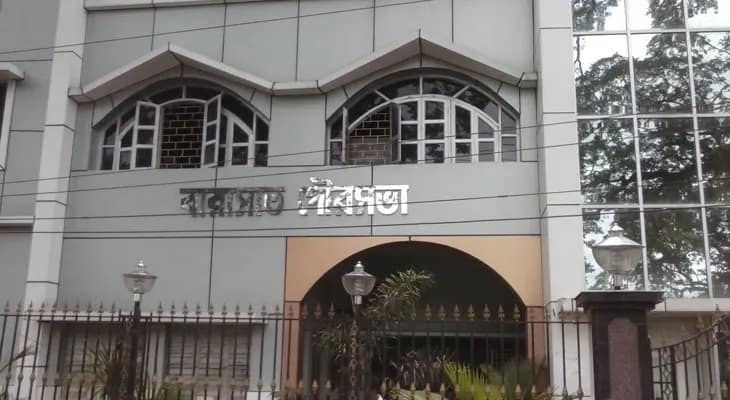 জলবন্দি মানুষ, বারাসতে পুরসভার বিরুদ্ধে ক্ষোভ উগড়ে পথ অবরোধ, যশোর রোডে ধান গাছ পুঁতে তুমুল বিক্ষোভ