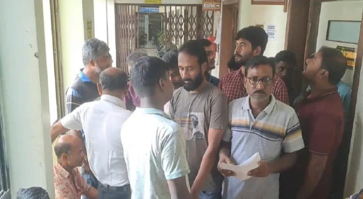 ‘অবৈধ কর্মী নিয়োগ’, প্রতিবাদে রায়গঞ্জ বিশ্ববিদ্যালয়ে বিক্ষোভ