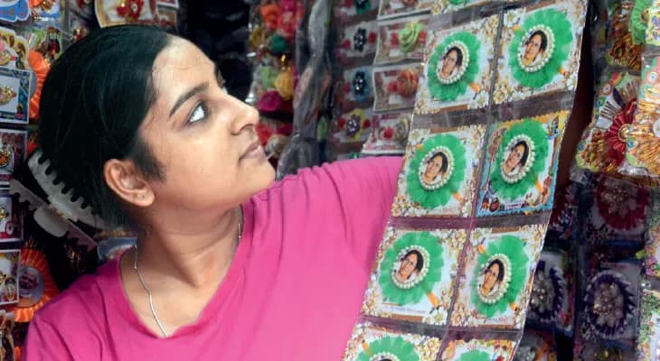 মোদি-মমতাকে টক্কর ছোটা ভীমের, রাখির বাজার কাঁপাচ্ছে হরেক চরিত্র