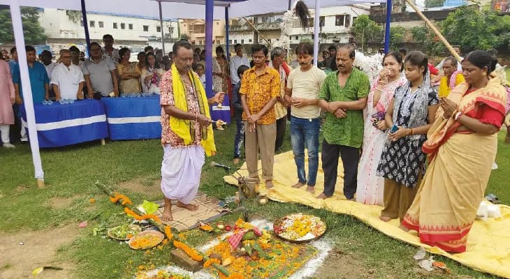 দেবরাজ ইন্দ্রের দরবার দেখা যাবে রামপুরহাটে, সৌজন্য ডাকবাংলো সর্বজনীন দুর্গাপুজো কমিটি