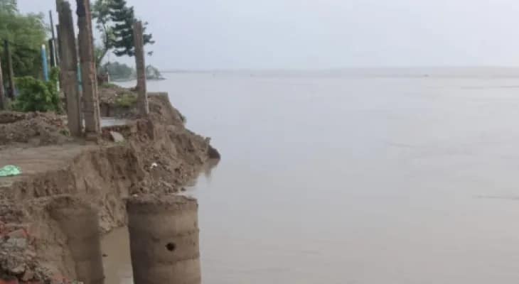 রতুয়ায় ভয়াবহ গঙ্গা ভাঙন, দু’দিনে ক্ষতিগ্রস্ত চারটি গ্রাম