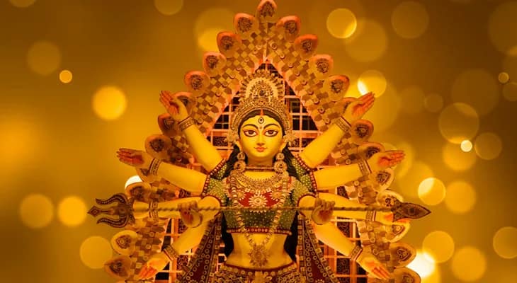 পুজোর থিম ‘শতবর্ষে ঋত্বিক’, বেহালা আদর্শপল্লিতে সুপ্রিয়া দেবীর আদলে গড়ে তোলা হচ্ছে প্রতিমার মুখ