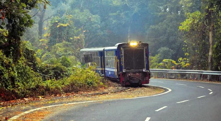 পুজোয় পাহাড় ভ্রমণে নয়া জয় রাইড ডিএইচআরের
