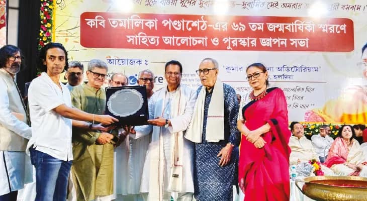 ভিনরাজ্যে বাঙালি শ্রমিকদের হেনস্তা, হলদিয়ায় সরব সাহিত্যিক শীর্ষেন্দু