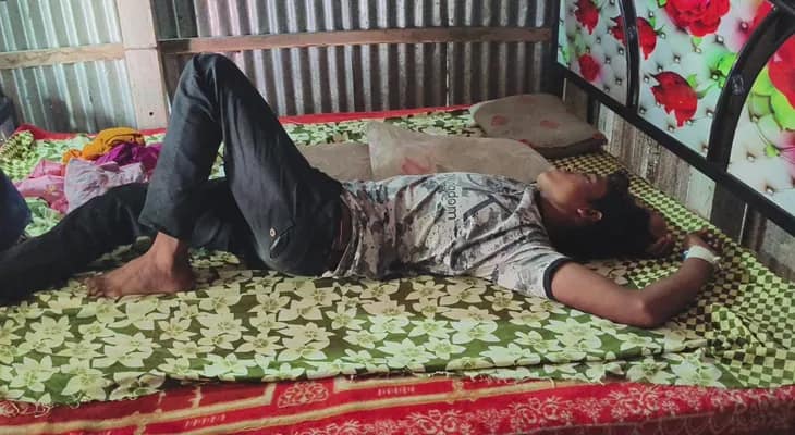 বাংলায় কথা বলায়  উত্তরপ্রদেশে আক্রান্ত শীতলকুচির এক পরিযায়ী শ্রমিক