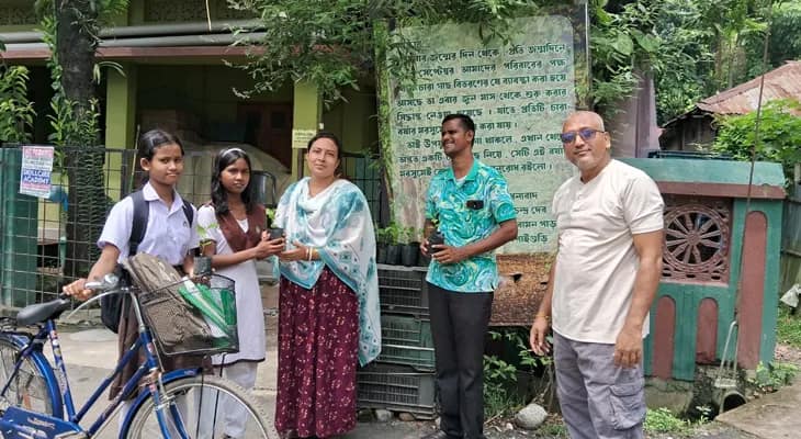 ছেলের জন্মদিন উপলক্ষ্যে ৬০ হাজার গাছের চারা বিলি দম্পতির