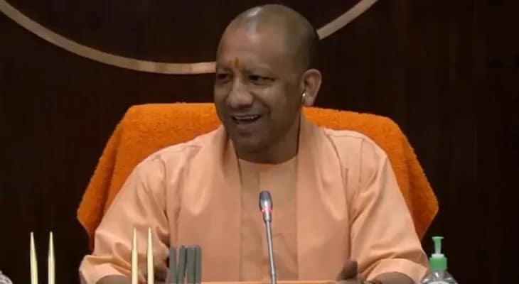 লখনউতে ক্যাবিনেট মিটিংয়ে উত্তরপ্রদেশের মুখ্যমন্ত্রী যোগী আদিত্যনাথ