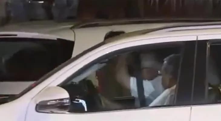 দিল্লিতে লোকসভার বিরোধী দলনেতা রাহুল গান্ধীর বাসভবনে বৈঠকের জন্য পৌঁছলেন কর্ণাটকের মুখ্যমন্ত্রী সিদ্ধারামাইয়া