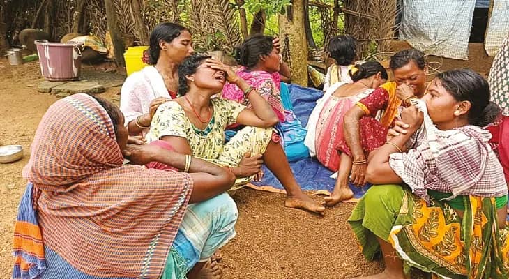 মাটির দেওয়াল ধসে পড়ে কাষ্ঠগড়ার বধূর মৃত্যু, শুরু রাজনৈতিক তরজা