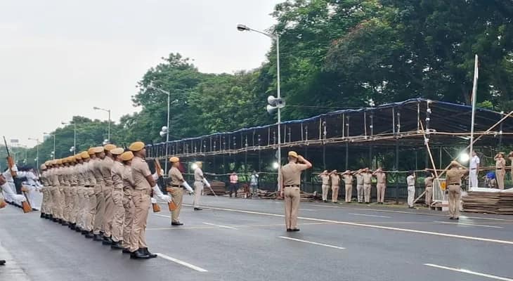 রেড রোডে স্বাধীনতা দিবসের কুচকাওয়াজের মহড়া চলছে