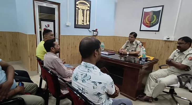 দুর্গাপুজোর আগেই ময়নাগুড়ির ব্যবসায়ীদের দোকানে সিসিটিভি লাগানোর নির্দেশ দিলেন জলপাইগুড়ির ডিএসপি (ক্রাইম) শান্তিনাথ পাঁজা