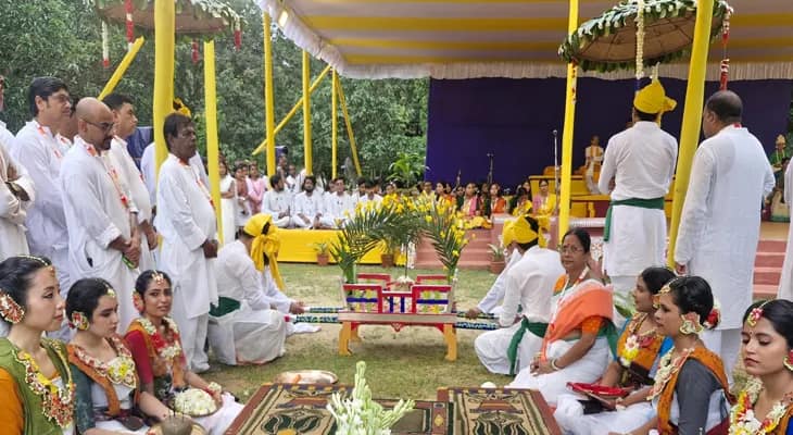 কবিগুরুর প্রয়াণ দিবসে শান্তিনিকেতনের আম্রকুঞ্জে শুরু বিশ্বভারতীর বৃক্ষরোপণ উৎসব