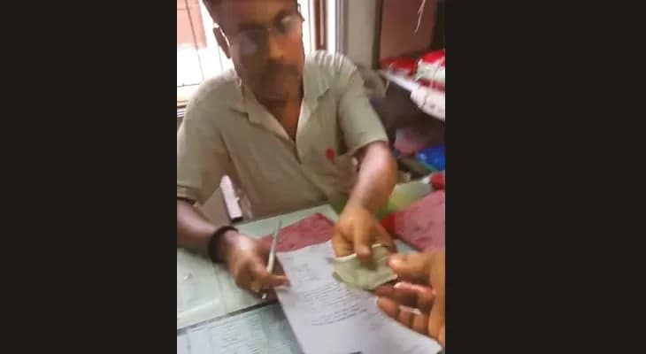 বিএলআরও অফিসে টাকা দিয়ে  জমি রেকর্ড, ভিডিও ভাইরাল