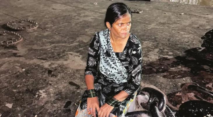 মাঝরাতে গঙ্গায় ভেসে যাওয়া মহিলার প্রাণ বাঁচাল নৌসেনা