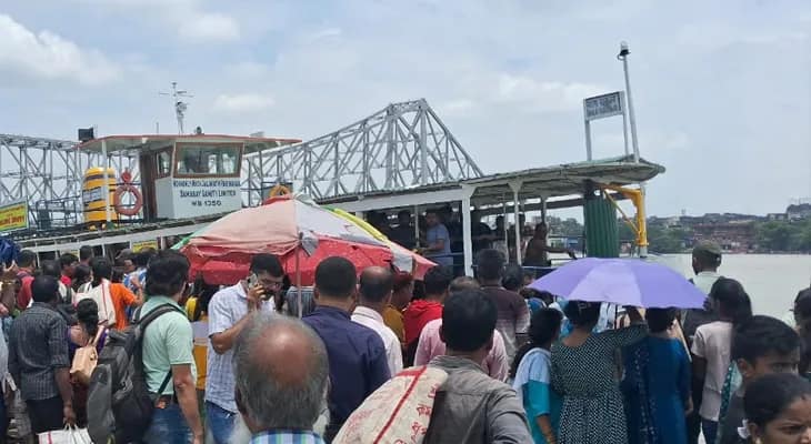 নবান্ন অভিযানের কারণে সতর্ক পুলিস, একাধিক রাস্তায় বিধিনিষেধ, হাওড়া থেকে কলকাতা  যাওয়ার জন্য জলপথই ভরসা আমজনতার