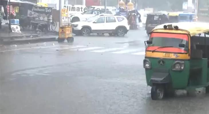 উত্তরপ্রদেশের গোরক্ষপুরে ভারী বৃষ্টি