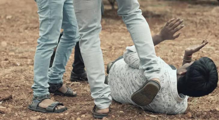 সেনা জওয়ানকে ‘রোহিঙ্গা’ বলে মারধর রেল পুলিসের