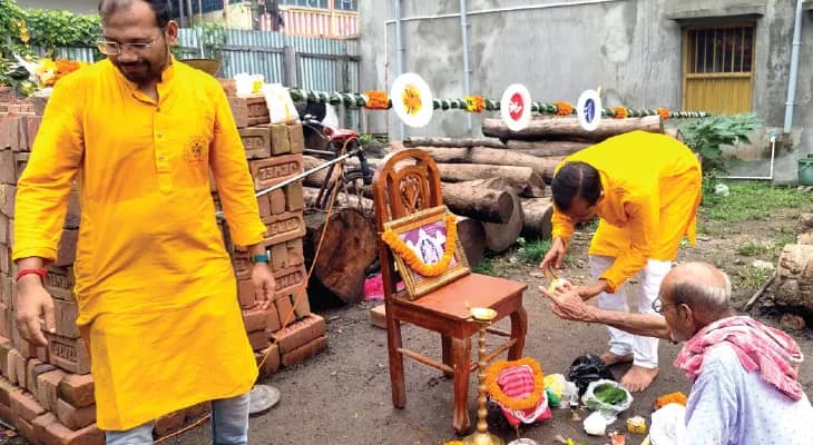 এবার রামপুরহাট শহরে থিমের চমক, সানঘাটাপাড়া সর্বজনীনের ৭২ বর্ষে মণ্ডপে ‘মহাভারত’