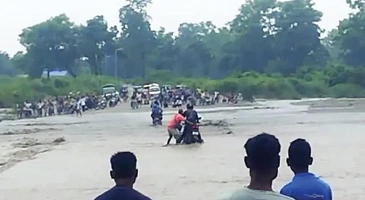 জয় বীরপাড়া নদীতে হড়পা, জয়গাঁর সঙ্গে যোগাযোগ বিচ্ছিন্ন