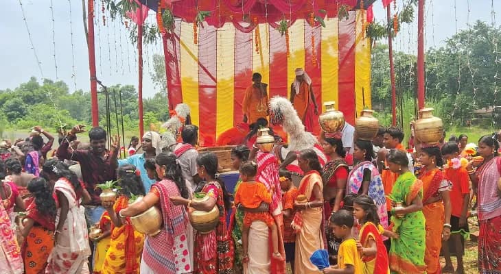 এমআইটি মোড়ে বাবা বিশ্বেশ্বরের প্রাণপ্রতিষ্ঠা