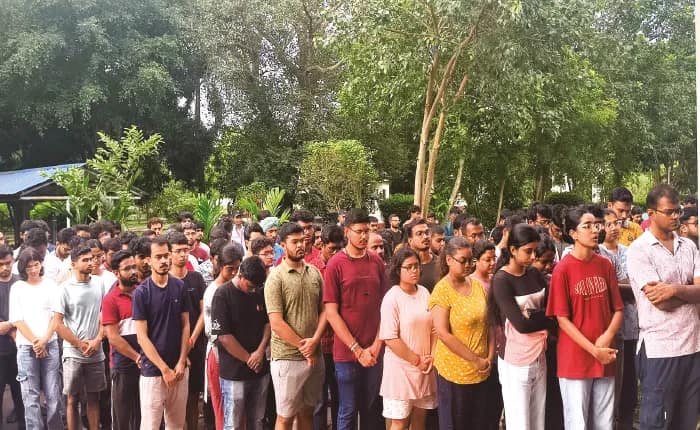 কাঠগড়ায় এক সিনিয়র ও ল্যাব সুপারভাইজার, আইসারের গবেষক-ছাত্রের আত্মহত্যার ঘটনায় দু’জনের নামে লিখিত অভিযোগ