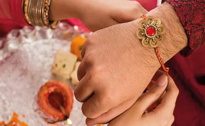 রাখিবন্ধনে মৃত বোনের স্পর্শ পেল ভাই