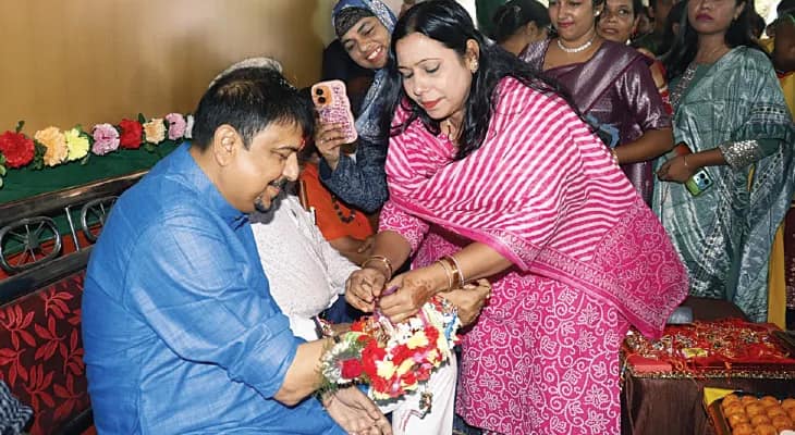শহরতলিজুড়ে সাড়ম্বরে পালিত রাখিবন্ধন উৎসব