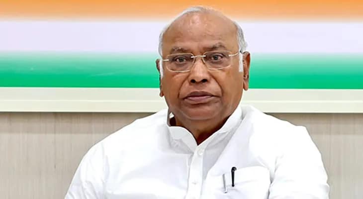 আগামী সোমবার দিল্লিতে ইন্ডিয়া জোটের সাংসদদের নৈশভোজে আমন্ত্রণ জানালেন কংগ্রেস সভাপতি মল্লিকার্জুন খাড়্গে
