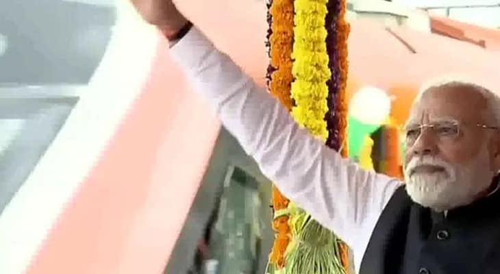 বেঙ্গালুরুর কেএসআর স্টেশন থেকে তিনটি বন্দেভারত ট্রেনের উদ্বোধন করলেন প্রধানমন্ত্রী মোদি