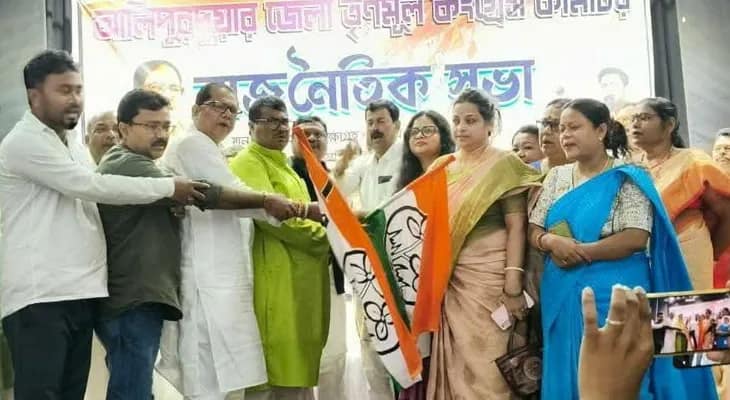 তৃণমূলে যোগদান দুই নির্দল কাউন্সিলরের