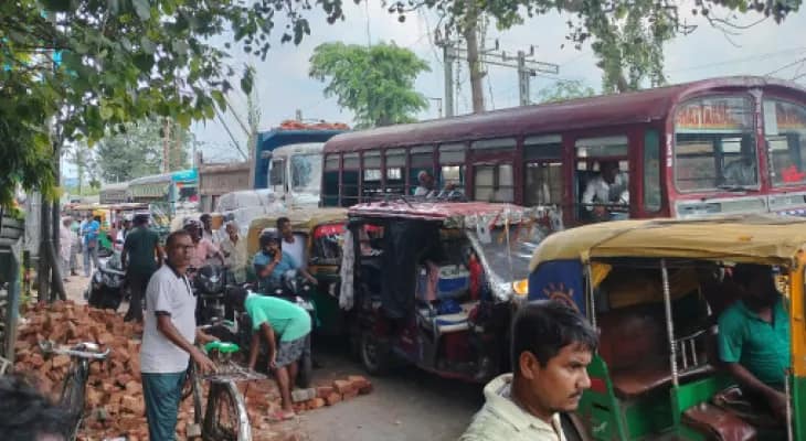 পুজোর আগে হাওড়া-আমতা রোডের সংস্কার শেষ করতে তৎপর পূর্তদপ্তর