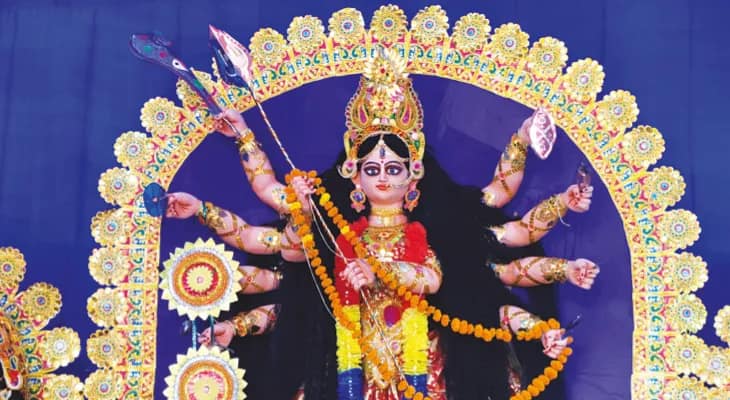 লক্ষ্মীর ভাণ্ডারের একমাসের টাকায় দুর্গাপুজো ভড়া গ্রামে