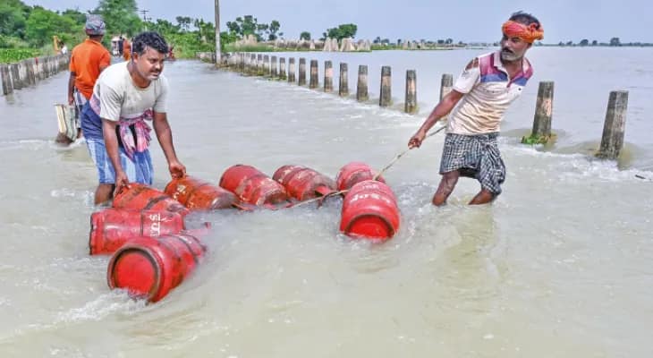চূড়ান্ত বিপদসীমার কাছে গঙ্গার জলস্তর, ঘুম নেই শান্তিপুরের