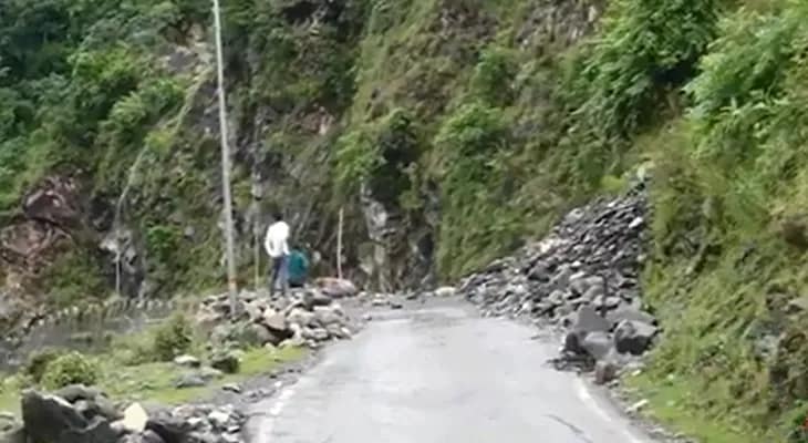 উত্তরাখণ্ডের মানেরি গ্রামের কাছে ভূমিধস, বন্ধ উত্তরকাশী-হারসিল রাস্তা