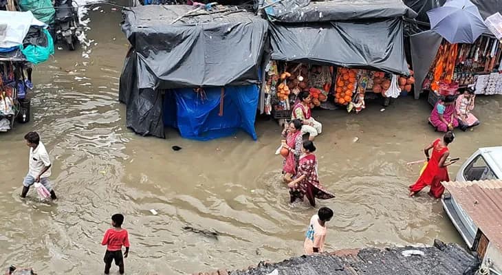 জলমগ্ন কালীঘাটের বিস্তীর্ণ অঞ্চল, সমস্যায় স্থানীয়রা