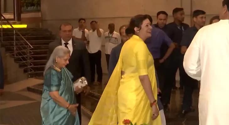 ইন্ডিয়া জোটের নেতাদের ডাকা নৈশভোজে যোগ দিলেন শিবসেনা(উদ্ধব শিবির) সাংসদ প্রিয়াঙ্কা চতুর্বেদী ও সপা সাংসদ জয়া বচ্চন