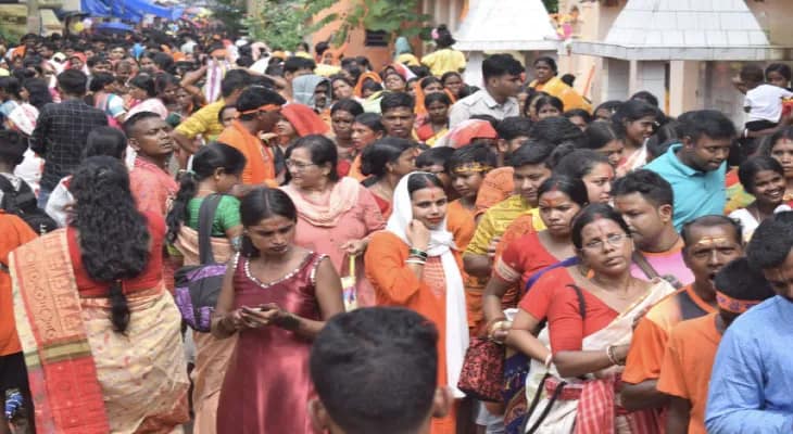 বক্রেশ্বর শিবমন্দিরে পুণ্যার্থীর ঢল