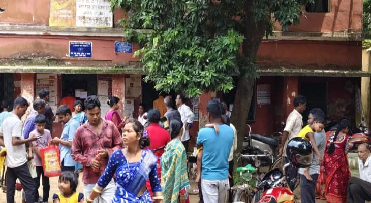 যথাযথ পরিষেবা পাওয়া যাচ্ছে না, গ্রাহক হয়রানি, জয়পুরে সাব পোস্টঅফিসে গ্রাহকদের তুমুল বিক্ষোভ