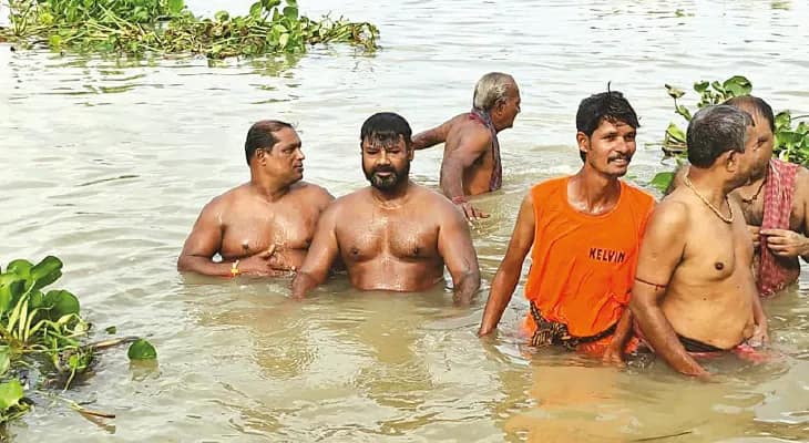 বারাকপুর-দক্ষিণেশ্বর, দুর্যোগে মৃতদের স্মৃতিতে সাঁতার তিন যুবকের