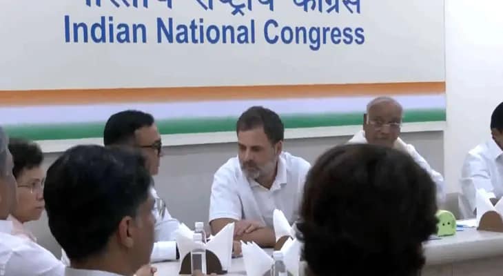 নয়াদিল্লিতে কংগ্রেসের দলীয় বৈঠক, উপস্থিত রাহুল গান্ধী, মল্লিকার্জুন খাড়্গে